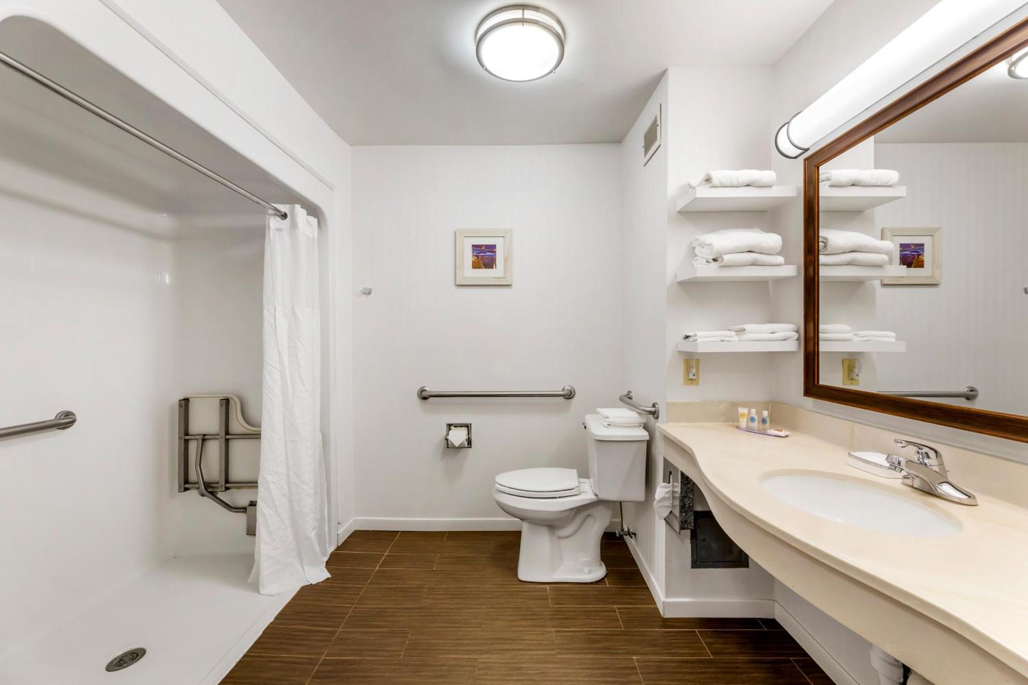 Comfort Inn, Cleveland South - Richfield Exteriér fotografie