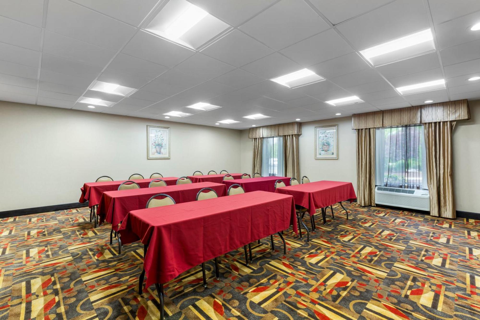 Comfort Inn, Cleveland South - Richfield Exteriér fotografie